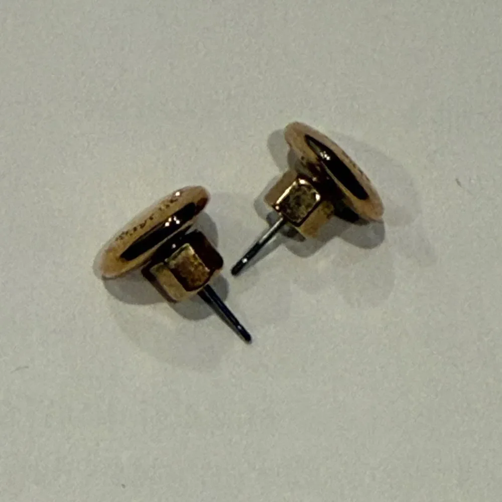 MARC JACOBS HEART STUD EARRINGS GOLD TONE